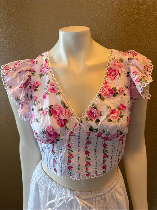 Altar'd State Tops - Altar'd State Pink Floral Lace-Trim Cropped V-Neck Top